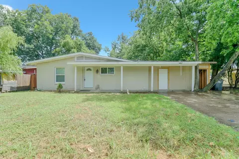 2108 Skylark Dr, Arlington, TX 76010