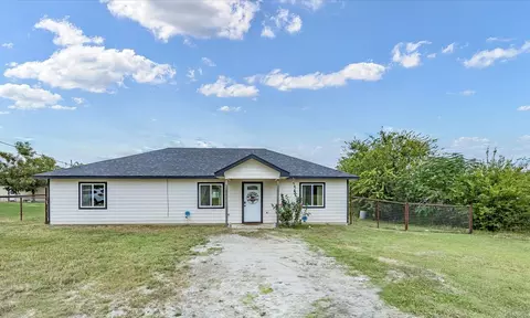 106 Edith St, Bowie, TX 76230