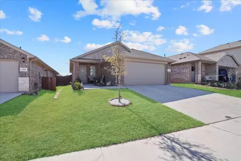 Exterior - 136 Greengate Dr, Boyd, TX 76023 photo 3 of 8