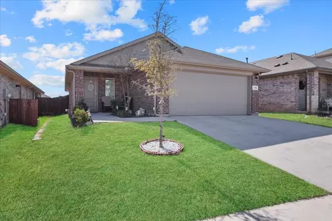 Exterior - 136 Greengate Dr, Boyd, TX 76023 photo 2 of 8