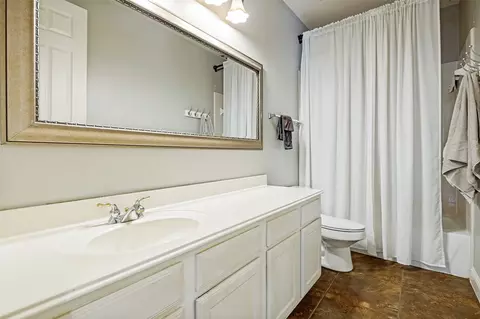 Bath - 2401 Brown Bear Way, Euless, TX 76039 photo 3 of 4