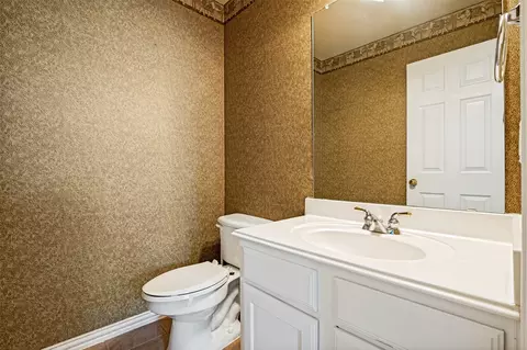 Bath - 2401 Brown Bear Way, Euless, TX 76039 photo 4 of 4