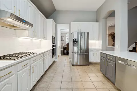 Kitchen - 2401 Brown Bear Way, Euless, TX 76039 photo 2 of 4