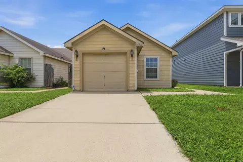 10716 Wild Oak Dr, Fort Worth, TX 76140