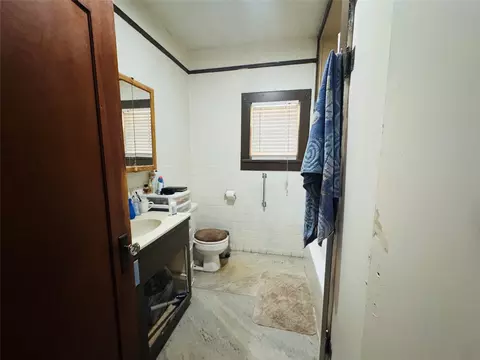Bath - 605 N 2nd St, Haskell, TX 79521 photo 1 of 3