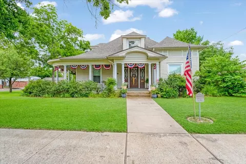 704 E Main St, Honey Grove, TX 75446
