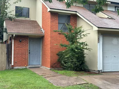 312 Victoria, Grand Prairie, TX 75052