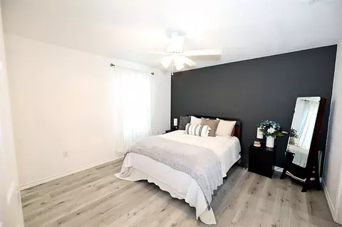 212 E Clay St, Bowie, TX 76230 photo 4