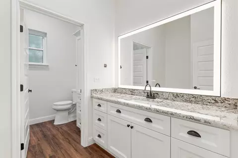 Bath - 1754 Riverview Dr, Cleburne, TX 76033 photo 4 of 5