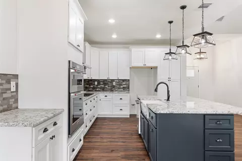Kitchen - 1754 Riverview Dr, Cleburne, TX 76033 photo 1 of 5