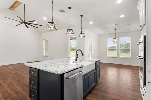 Kitchen - 1754 Riverview Dr, Cleburne, TX 76033 photo 5 of 5