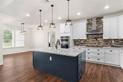 Kitchen - 1754 Riverview Dr, Cleburne, TX 76033 photo 3 of 5