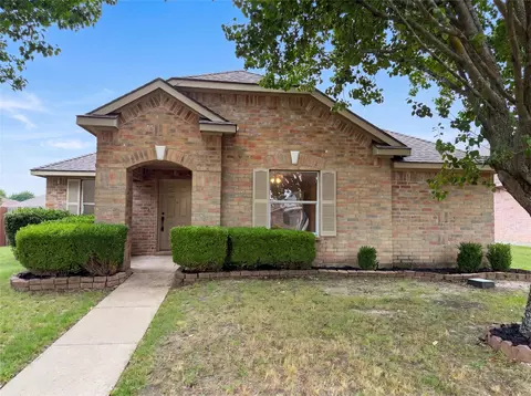 111 Forest Park Ln, Red Oak, TX 75154