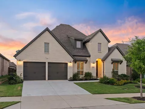 9421 Excursion Dr, Oak Point, TX 75068