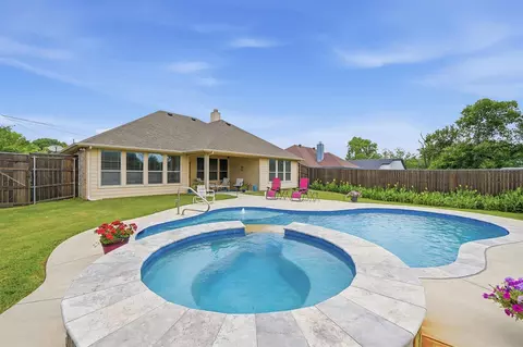 2612 Flora Ln, Denison, TX 75020