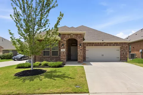 2825 Jasper Trl, Aubrey, TX 76227