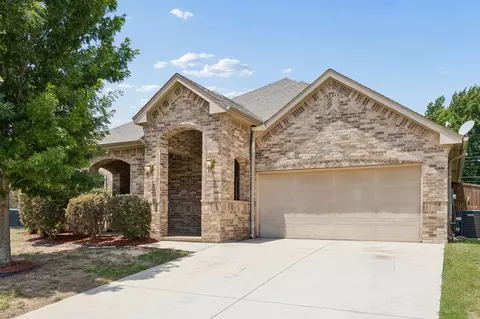 425 Corriente Trl, Azle, TX 76020