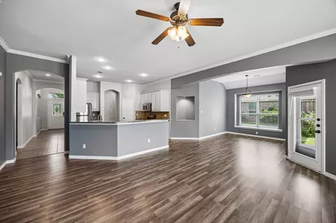 425 Corriente Trl, Azle, TX 76020