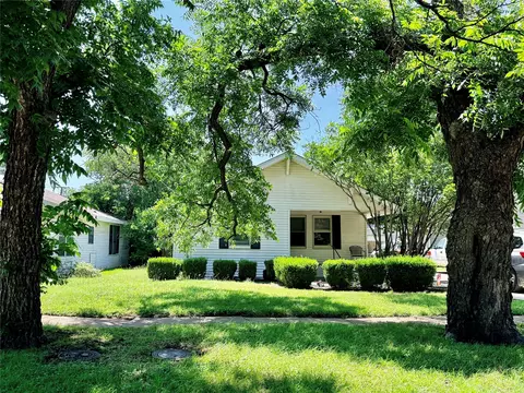 922 Plum St, Graham, TX 76450