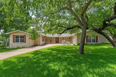 640 Cardinal Dr, Woodway, TX 76712