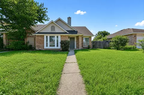 6611 Olivewood Dr, Arlington, TX 76001
