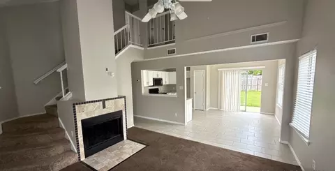 6611 Olivewood Dr, Arlington, TX 76001