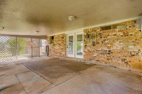 Exterior - 1413 Phillips St, Cleburne, TX 76033 photo 8 of 13