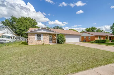 Exterior - 1413 Phillips St, Cleburne, TX 76033 photo 3 of 13