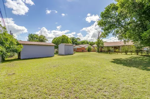 Exterior - 1413 Phillips St, Cleburne, TX 76033 photo 11 of 13