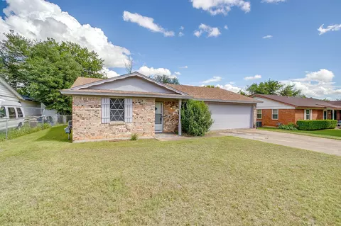 Exterior - 1413 Phillips St, Cleburne, TX 76033 photo 4 of 13