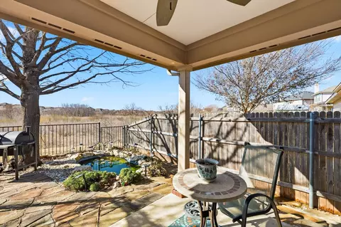 9013 Trail Blazer Dr, Fort Worth, TX 76131