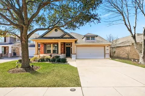 9013 Trail Blazer Dr, Fort Worth, TX 76131