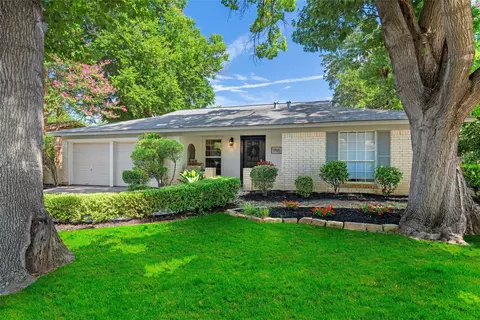 1705 Manchester Dr, Arlington, TX 76012