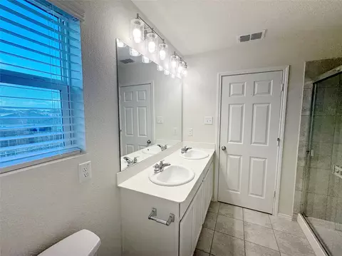 Bath - 1715 Ackerly Dr, Forney, TX 75126 photo 2 of 4