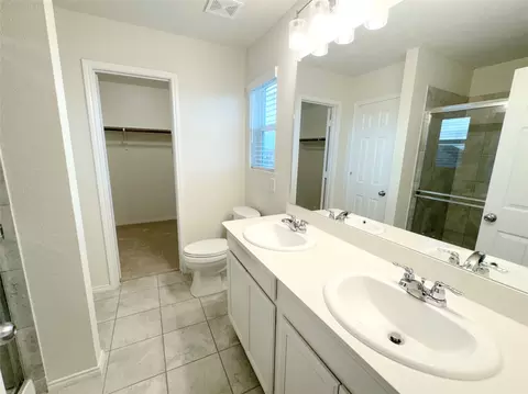 Bath - 1715 Ackerly Dr, Forney, TX 75126 photo 1 of 4