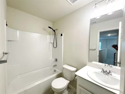 Bath - 1715 Ackerly Dr, Forney, TX 75126 photo 4 of 4