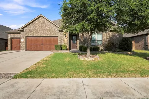 421 Summer Grove Dr, Midlothian, TX 76065