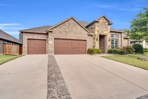 421 Summer Grove Dr, Midlothian, TX 76065