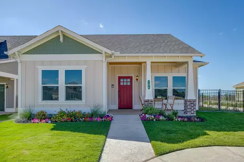 106 Cardinal Woods Ct, Granbury, TX 76049