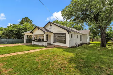 210 S 5th St, Gatesville, TX 76528