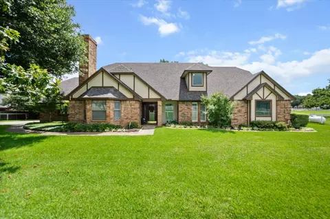 8111 Russell Curry Rd, Arlington, TX 76001
