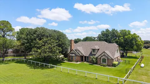 8111 Russell Curry Rd, Arlington, TX 76001