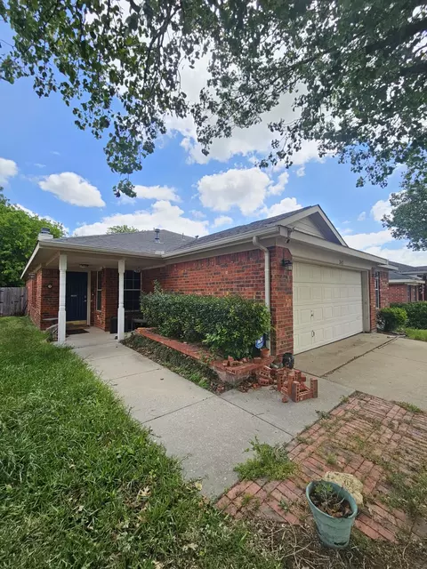 2417 Ensenada Ln, Fort Worth, TX 76108