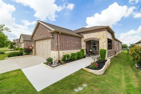 7612 Rampart Dr, Aubrey, TX 76227