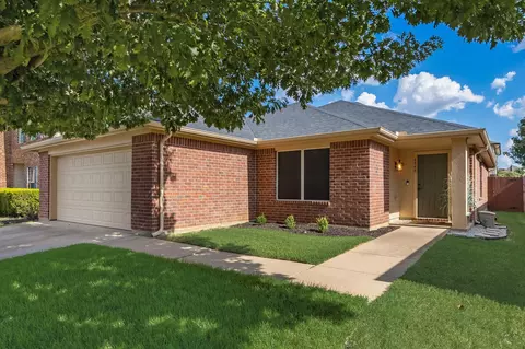 4848 Trail Hollow Dr, Fort Worth, TX 76244