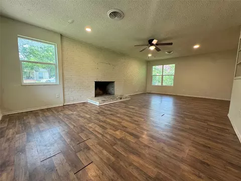 Living - 1605 Jackson St, Commerce, TX 75428 photo 2 of 2