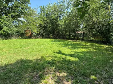 Exterior - 1605 Jackson St, Commerce, TX 75428 photo 4 of 5