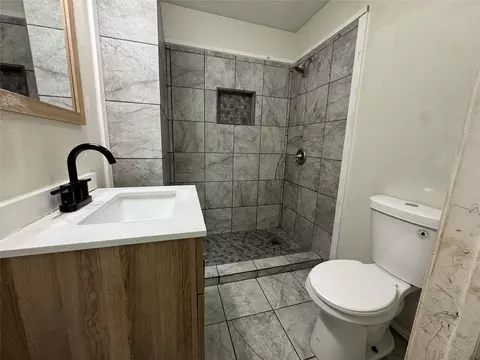 Bath - 1605 Jackson St, Commerce, TX 75428 photo 3 of 4