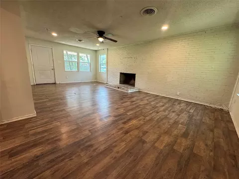 Living - 1605 Jackson St, Commerce, TX 75428 photo 1 of 2