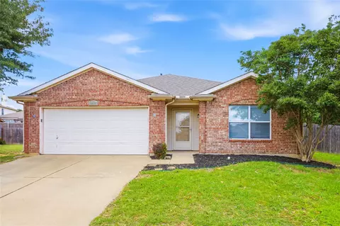 1401 Horseshoe Bend Ct, Fort Worth, TX 76131